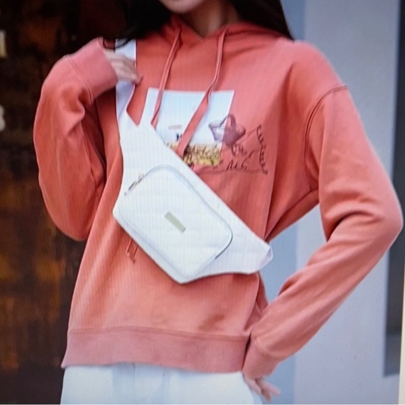 Argyle Tan Faux Leather Chest/Crossbody/Fanny Pack Bag NWT - Picture 4 of 4